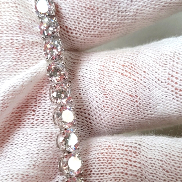Tennis Bracelet 925 Solid silver, rhodium  grand look of 7 carats CZ'S. - Picture 3 of 5
